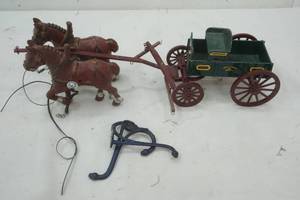 lot 233 image: Cast Iron Horse and Buggy Figure