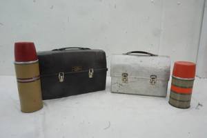 lot 245 image: Vintage Lunch Boxes & Thermoses