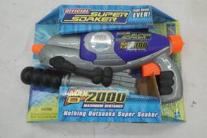 lot 255 image: Super Soaker Max 2000 (gray)
