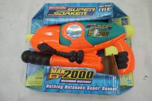 lot 257 image: Super Soaker Max 2000 (Orange)