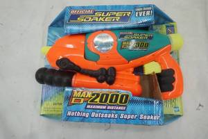 lot 258 image: Super Soaker Max 2000 (Orange)