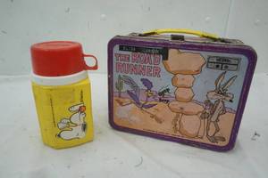 lot 260 image: Vintage Road Runner Lunch Box with Snoopy Thermos