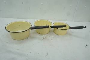 lot 277 image: Vintage Yellow Enamel coking pots