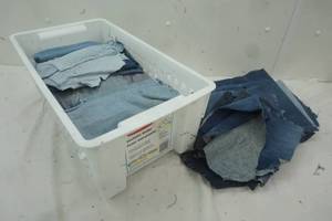 lot 278 image: Rubbermaid Basket with cut jeans material