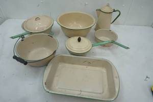 lot 286 image: Vintage Enamel Cooking set, Bowl, 3 pots, baking pan and coffee pot