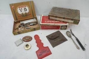 lot 315 image: Vintage Cigar Boxes and items in the cigar boxes
