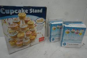 lot 328 image: Cup Calke Pedestals & Stand