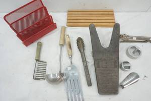 lot 335 image: Vintage Cookie Cutters, Boot Stand, vintage tinsels