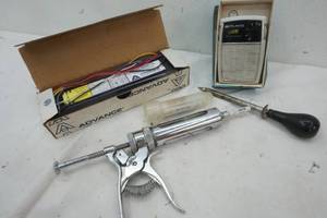lot 345 image: Vintage Solid State Radio, screwdriver, animal shot mechanism, 120V Transformer