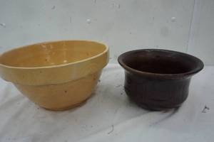 lot 353 image: 2 Ceramic Planters