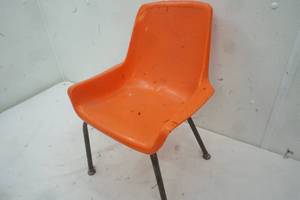 lot 378 image: Vintage Orange Childs Chair