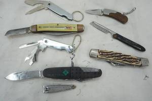 lot 391 image: Pocket knives lot