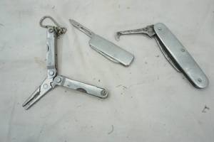 lot 396 image: Three utility knives