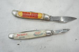 lot 402 image: Two small pocket knives