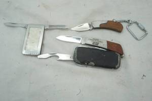 lot 406 image: Four pocket, advertising knives