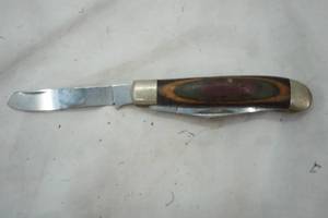 lot 411 image: Pocket knife with wood handle