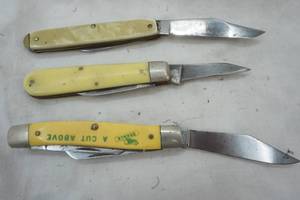 lot 415 image: Three Pocket knives