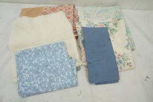 lot 420 image: Cotton fabric lot and quilt