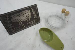 lot 431 image: Bacon Press, measuring cup and Cast Iron steak press with egg breakfast