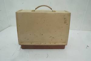 lot 453 image: Vintage Singer Style-OMatic Sewing Machine