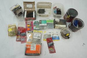 lot 463 image: Hardware, Variety of used screws, nails and more