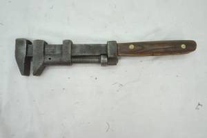 lot 473 image: Vintage Pipe Wrench (Wood Handle)