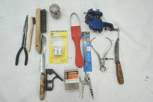 lot 477 image: Tools, Clamps, wire brushes, protractor, Delta Blades, Florescent light parts and more