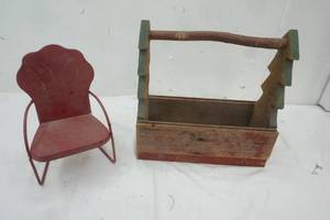 lot 478 image: Decor Lawn Chair and Tree wood box