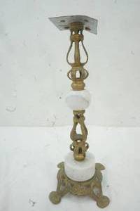 lot 485 image: Vintage Brass & Granite lamp