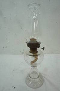 lot 487 image: Vintage Oil Lamp with Chimney