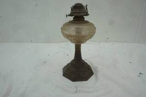 lot 488 image: Vintage Oil Lamp with a Cast Iron base, no chimney