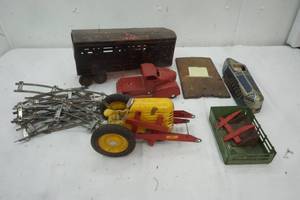 lot 498 image: Vintage Toys & Toy scraps