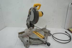 lot 526 image: DeWalt Compound Miter Saw