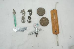 lot 539 image: adverting items