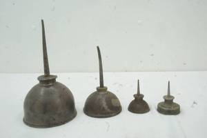 lot 541 image: oil squirt cans