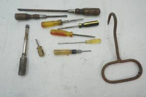 lot 554 image: screw drivers