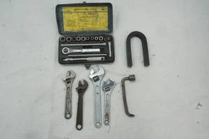 lot 557 image: hand tools