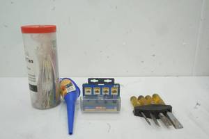 lot 558 image: wood chisel set