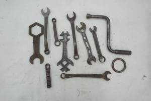 lot 562 image: vintage hand tools