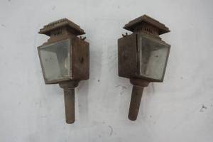 lot 565 image: gas lanterns
