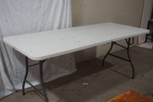 lot 580 image: folding poly table