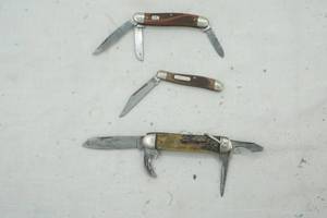 lot 410 image: Three Pocket knives