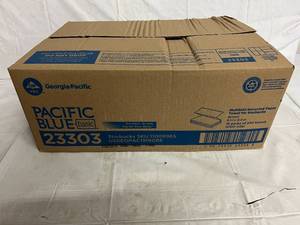 16 Packs of Multifold 2-Ply Paper Towels