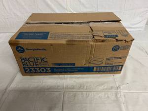 16 Packs of Multifold 2-Ply Paper Towels
