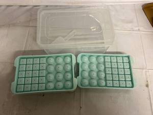 3 Ice Cube Trays with Storage Bin and Scoop