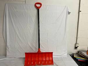 Bigfoot Super Snow Pusher Shovel with Metal Edge