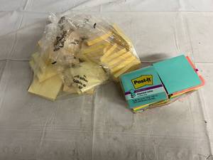 2 Packs of Post-It Notes - Tear Away & Dispenser