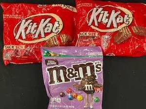 lot 43 image: Kit Kat and M&Ms Bundle