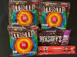 lot 391 image: M&Ms and Hersheys Bundle