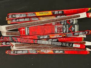lot 318 image: Random Beef Stick Bundle